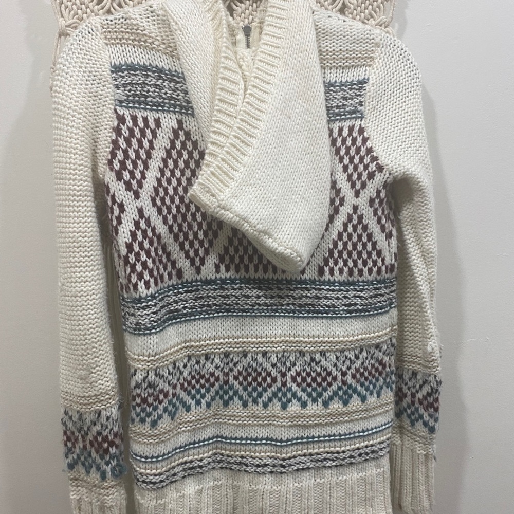 Hollister cute and cozy sweater